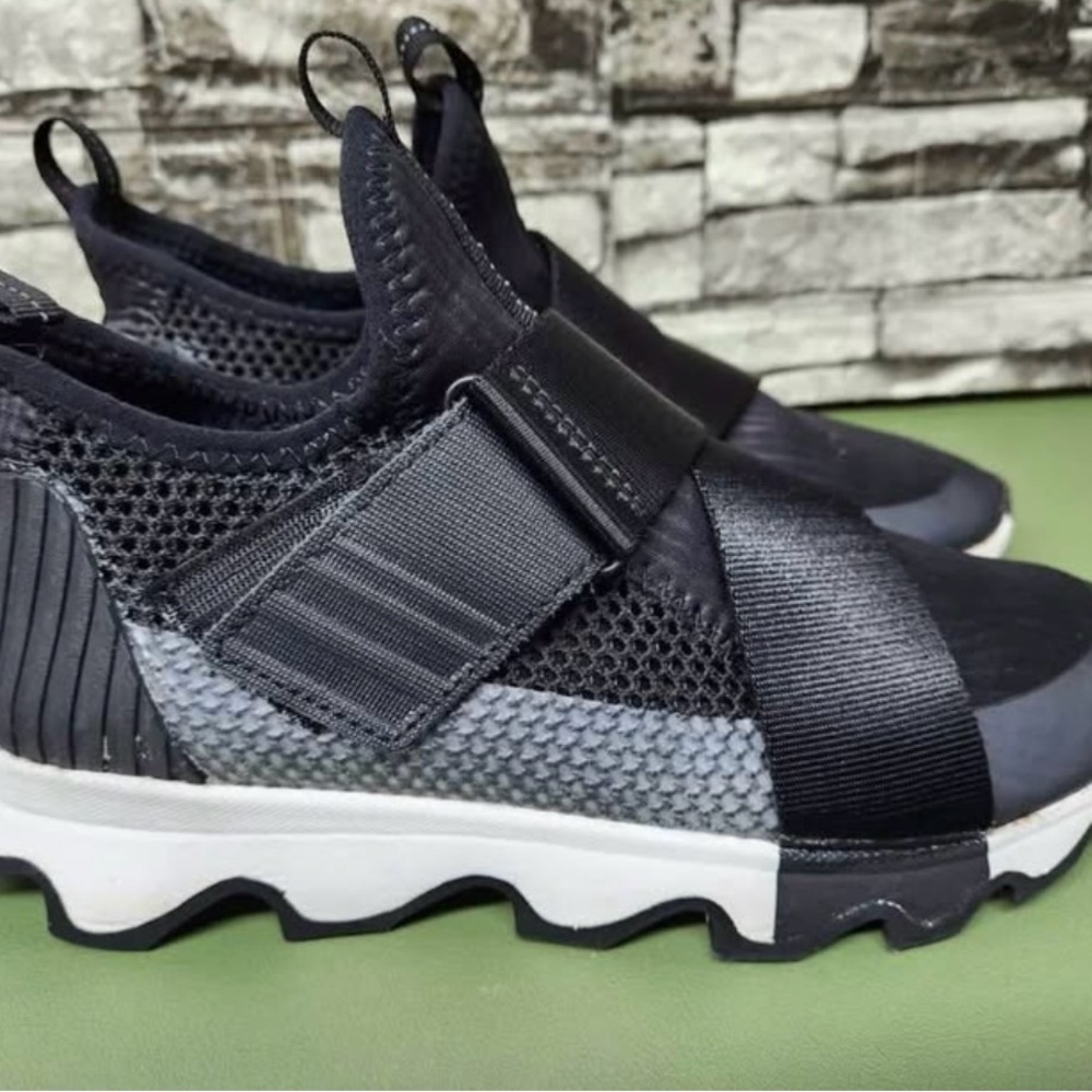 Womens kinetic sorel sneaker